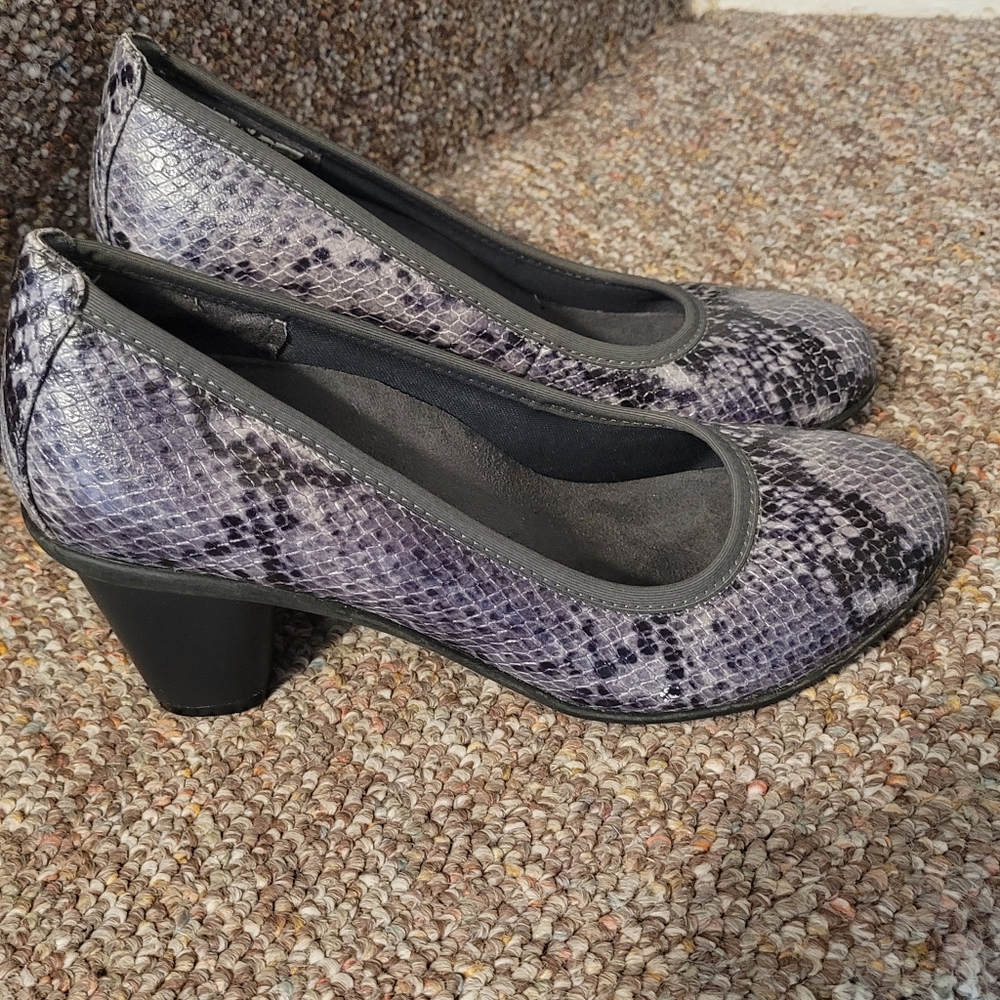 ***Vionic Heels***